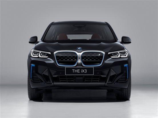 C:\Users\Administrator\Desktop\01.新BMW iX3\产品空境图\外观\BMW G08 Limbo - Limbo -iX3 M Sport - 碳⿊⾊ 正前⽅(开灯)_0819v1.jpg